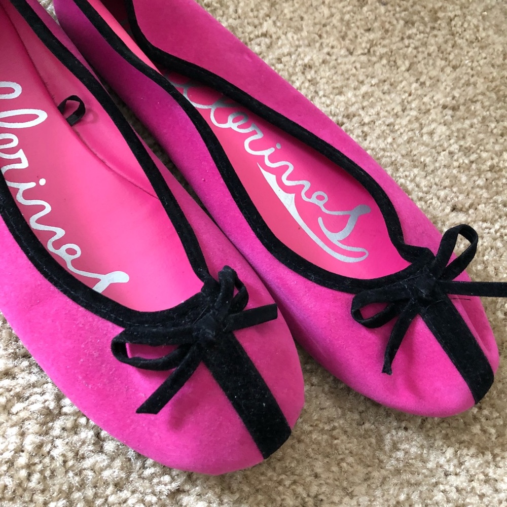 Very cute hot pink flats.